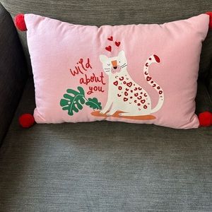 Decorative pillow with cat picture
